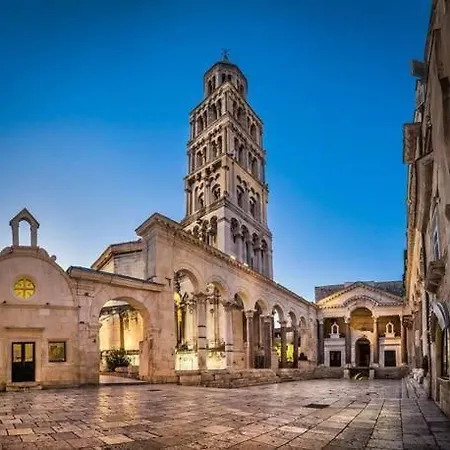 Elegnace Old Town *